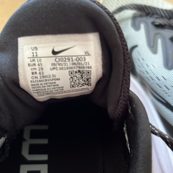 Nike Zoom Winflo Gray and Black Running Shoes - Picture 6 of 6